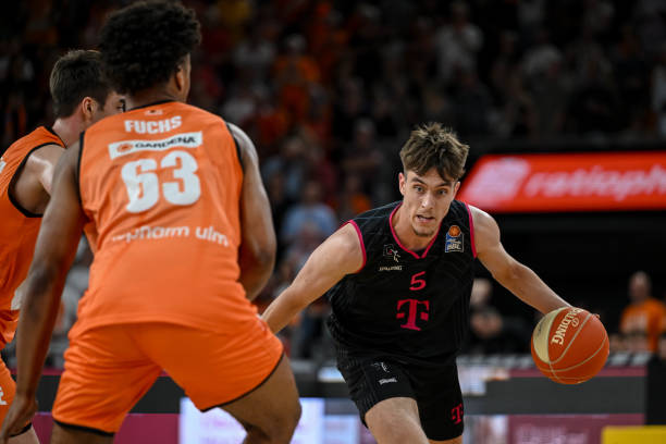 在进攻端形 在进攻端形